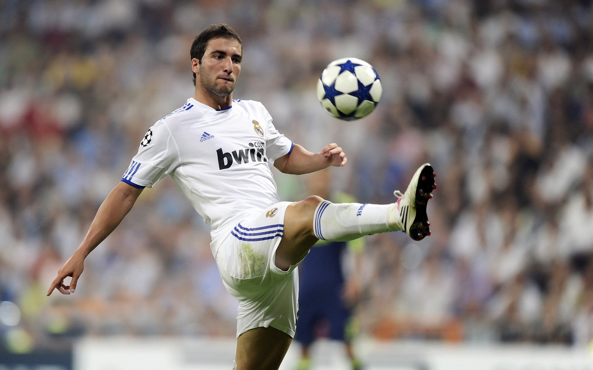 卡塞米罗爆发引领莱比锡红牛绝杀厄瓜多尔，足球世界中的跨洲际传奇